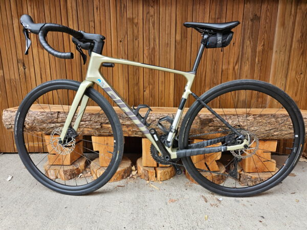 GIANT DEFY ADVANCED 2 KBJZ02074)