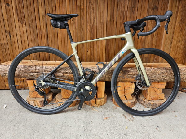 GIANT DEFY ADVANCED 2 KBJZ02074)