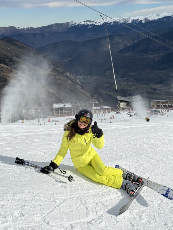élève en cours de ski partagé avec "Evolution 2" à Saint-Lary